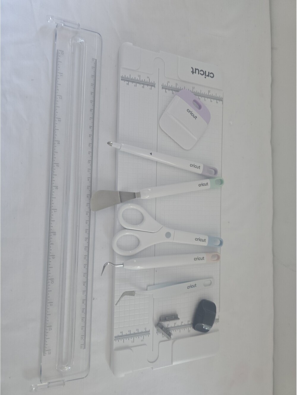 Cricut Tools & Trimmer Set . Used 13 In/33 cm
